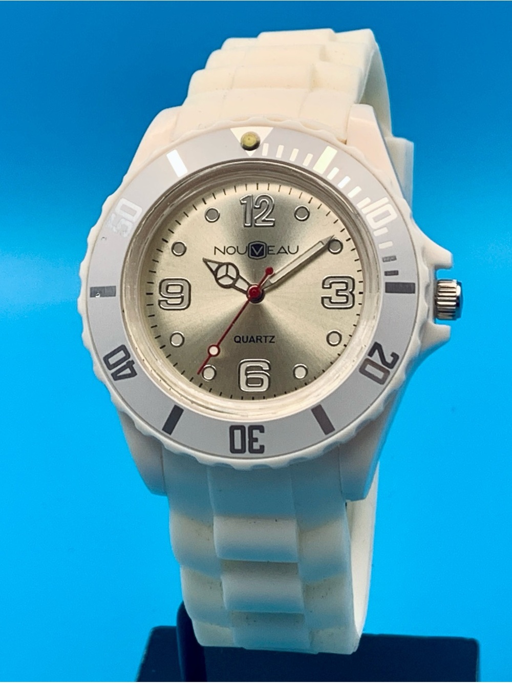 NOUVEAU Men’s Quartz Wristwatch Luminous Hands Rotating Bezel Works New Battery